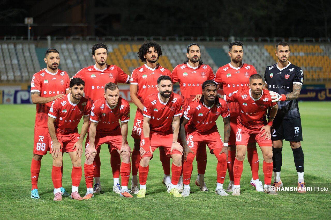ما دو نفر حساب خلیلی را میرسیم تا از پرسپولیس برود پی کارش | او فعلا دارد جولان میدهد ما دو نفر حساب خلیلی را میرسیم تا از پرسپولیس برود پی کارش | او فعلا دارد جولان میدهد